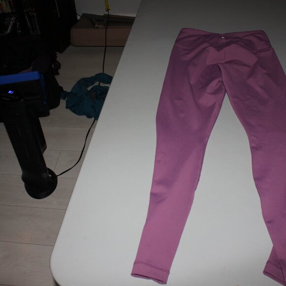 Daphne Purple 90 Degree Leggings Size Small New - Picture 3 of 3